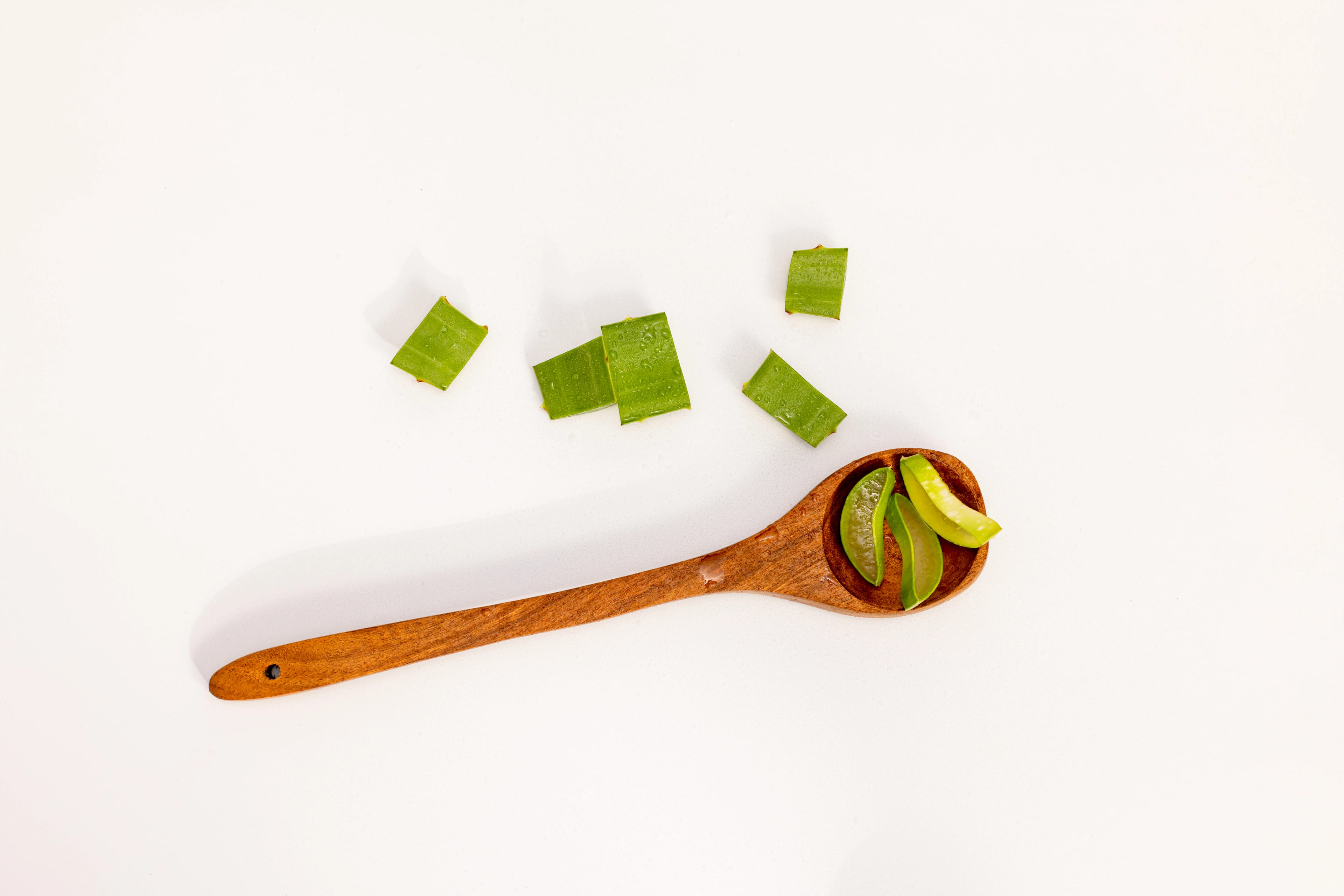 Serum campaign with a wooden citrus tool
